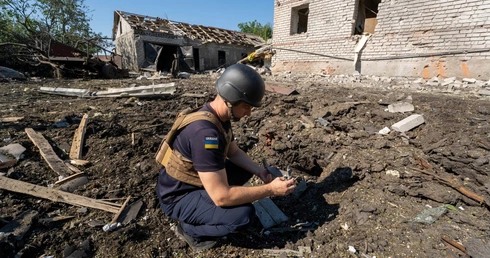 Zniszczenia po wybuchu bomby w Kupiańsku