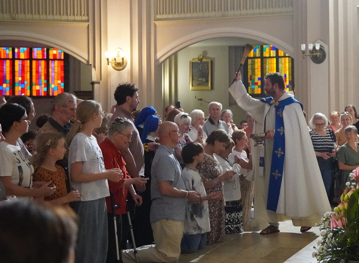Pod płaszczem Najświętszej Maryi Panny z Góry Karmel
