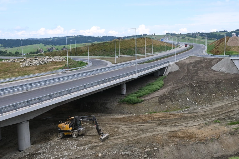 Nowa zakopianka widziana "z ziemi"