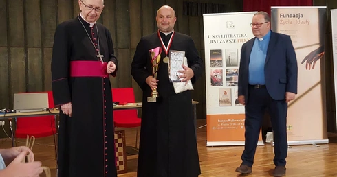 Nasz kapłan na podium