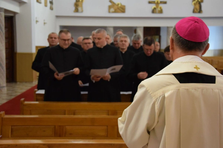 Wręczenie nominacji (zdjęcie ilustracyjne)