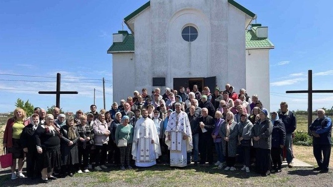 Ukraiński kapłan: mimo ciągłych ostrzałów niesiemy Boga 