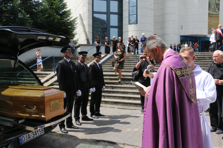 Uroczystości pogrzebowe ks. Marka Hajdyły - cz. 1