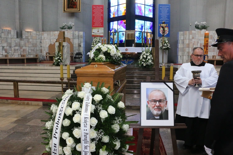 Uroczystości pogrzebowe ks. Marka Hajdyły - cz. 1