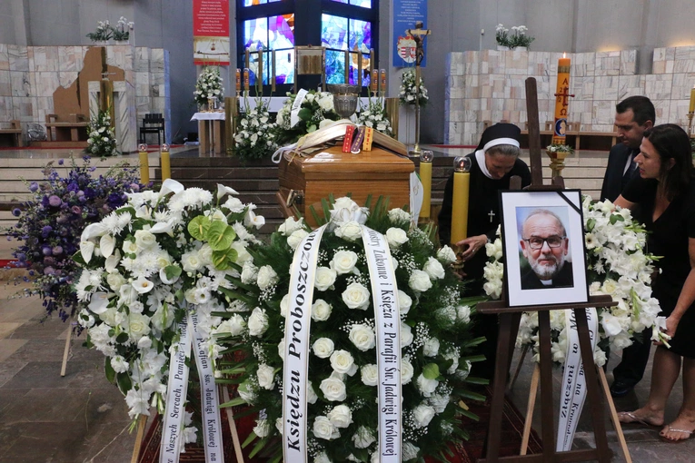 Uroczystości pogrzebowe ks. Marka Hajdyły - cz. 1