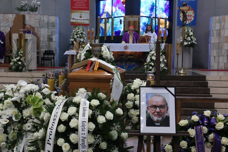 Uroczystości pogrzebowe ks. Marka Hajdyły - cz. 1