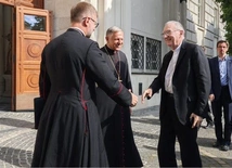 Kard. Parolin we Lwowie: bliskość z cierpiącymi i modlitwa o pokój
