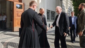 Kard. Parolin we Lwowie: bliskość z cierpiącymi i modlitwa o pokój