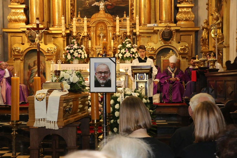 Kraków. Ostatnie pożegnanie ks. Marka Hajdyły