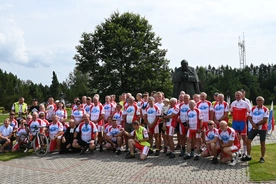 60 rowerowych pielgrzymów w drodze z Giewontu na Hel