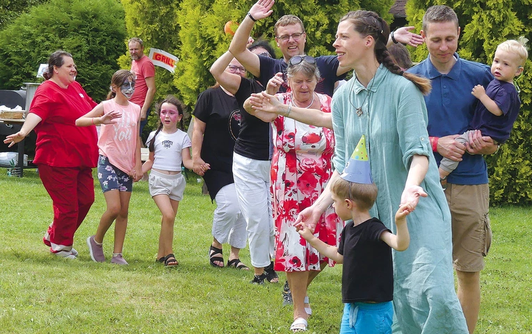 	Wszystkie pokolenia spędziły razem sobotnie popołudnie.
