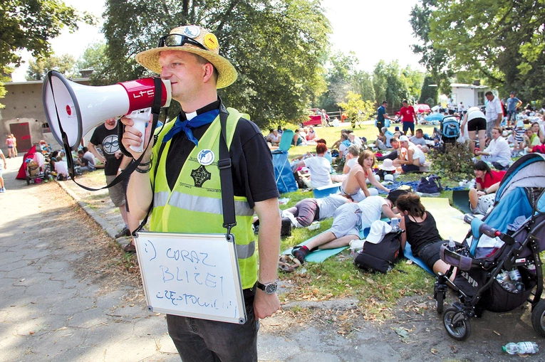	Duszpasterz na co dzień posługuje jako wikary w parafii św. Antoniego w Rybniku oraz katecheta II LO im. A. Frycza Modrzewskiego w Rybniku.