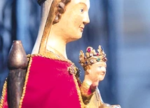 – Krajobraz się zmienił, ludzie się zmienili, nawet kościoły to zupełnie inne budynki. A Maryja dalej tam jest – mówi autor. 