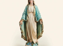 Gipsowa figurka Niepokalanej z ulicy Grzybowskiej 24, którą Stanisław Wołczaski znalazł już po zakończeniu wojny przy zniszczonej kapliczce.