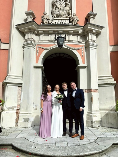 Na zdjęciu Tamara i Dariusz Jurykowie ze swoimi świadkami, Marysią i Mateuszem.