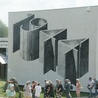Nowy mural na Majdanku