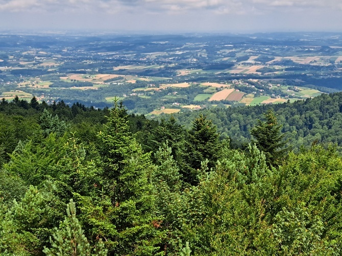 Kamionna. Góra, wieża, rezerwat i wieś