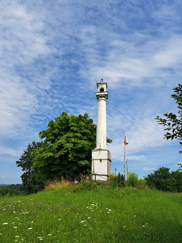 Kamionna. Góra, wieża, rezerwat i wieś