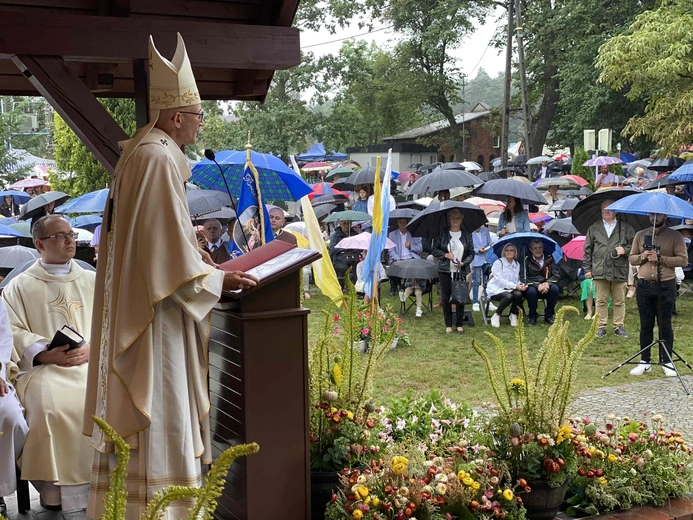 Abp Adrian Galbas przewodniczył uroczystościom odpustowym w kościele św. Anny w Oleśnie