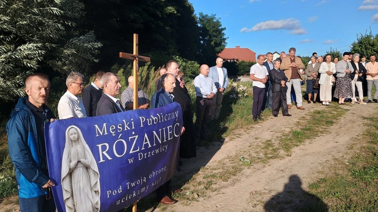 Męski Różaniec w Drzewicy