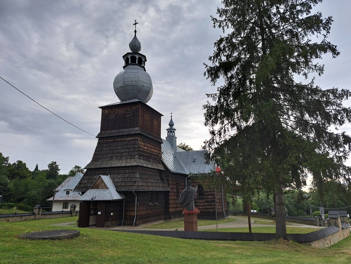 Czarny Potok. Budujący się kościół