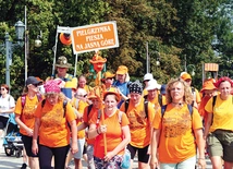 Najwięcej kilometrów do Częstochowy ma co roku grupa pomarańczowa z Kuźni Raciborskiej. 