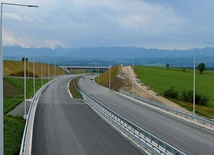 Pojedziemy tędy maksymalnie 100 km/h, za to nowy odcinek stanie się jednym z najpiękniejszych w Polsce – kierując się na południe, nieustannie będzie można podziwiać tatrzańskie szczyty.