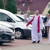 Po Mszy św. odbyło się błogosławieństwo aut i ich właścicieli.