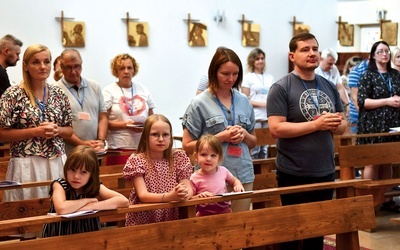 W skupieniu wzięły udział 24 małżeństwa wraz z dziećmi, jedna para prowadząca i diakonia wychowawcza. W sumie to 82 osoby.