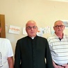 Od lewej: Ryszard Kuta, ks. Daniel Pietryka i Andrzej Ziembicki.