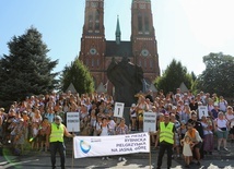 Pielgrzymka to potężne przedsięwzięcie logistyczne. Oprócz muzycznych czy kierujących ruchem, pielgrzymom posługują medycy czy - ważni, a często niedostrzegani - panowie, którzy dbają o wywóz śmieci. 