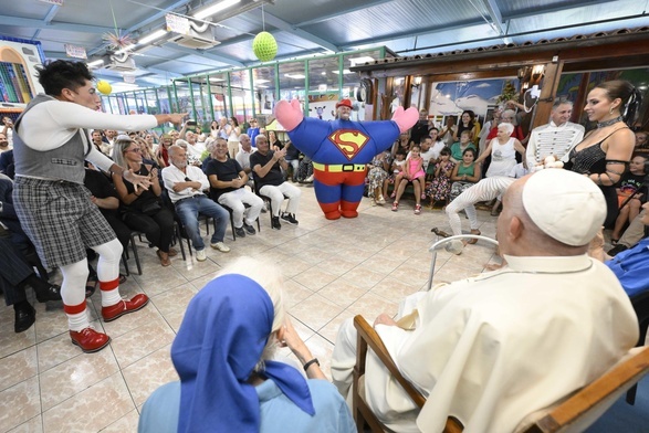 Papież odwiedził cyrkowców w Ostii: dziękuję, że dajecie ludziom uśmiech 