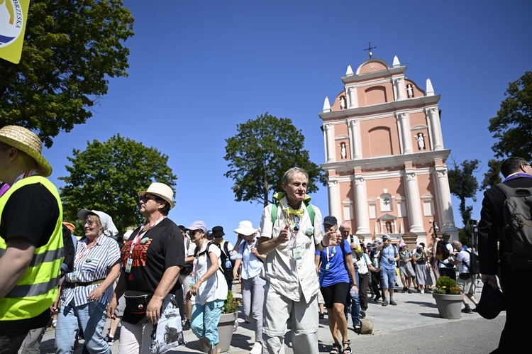 Wyjście pielgrzymki ze Skrzatusza na Jasną Górę