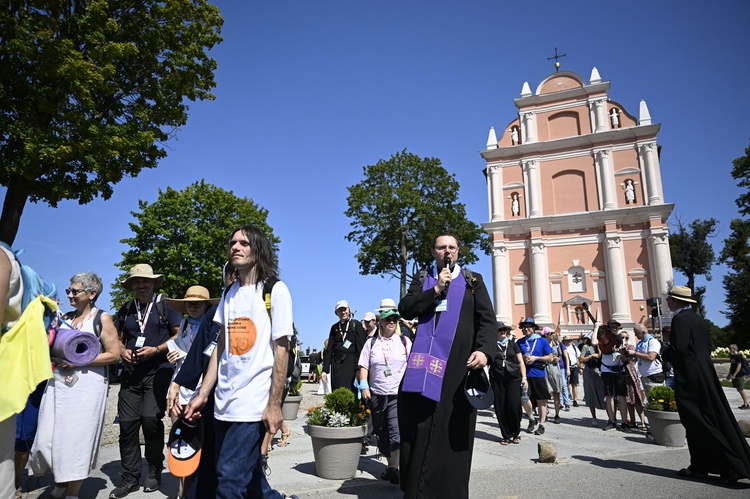 Wyjście pielgrzymki ze Skrzatusza na Jasną Górę