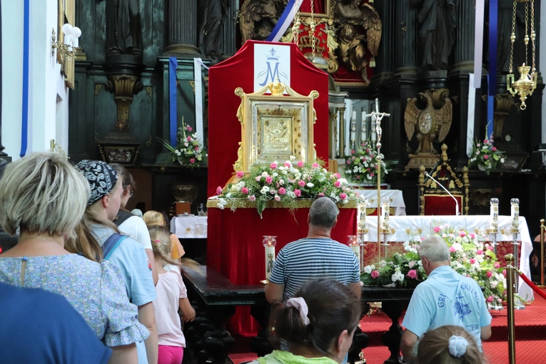 Pielgrzymka do sanktuarium Matki Bożej Świętorodzinnej