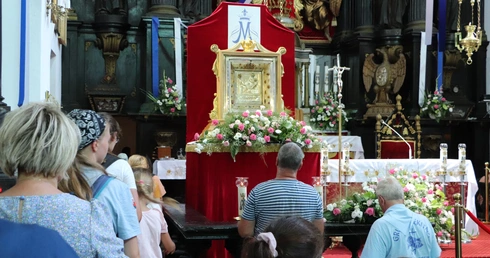 Pielgrzymka do sanktuarium Matki Bożej Świętorodzinnej