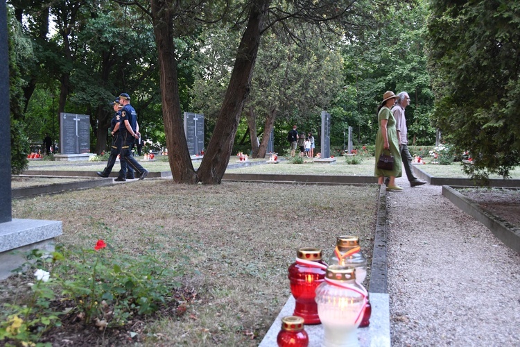 Msza św. na cmentarzu Powstańców Warszawy