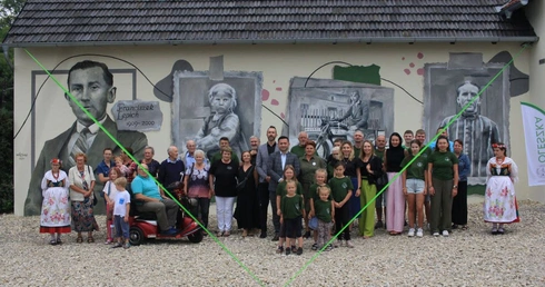 Najpiękniejsza wieś Oleszka. Mural Franciszka Lepicha