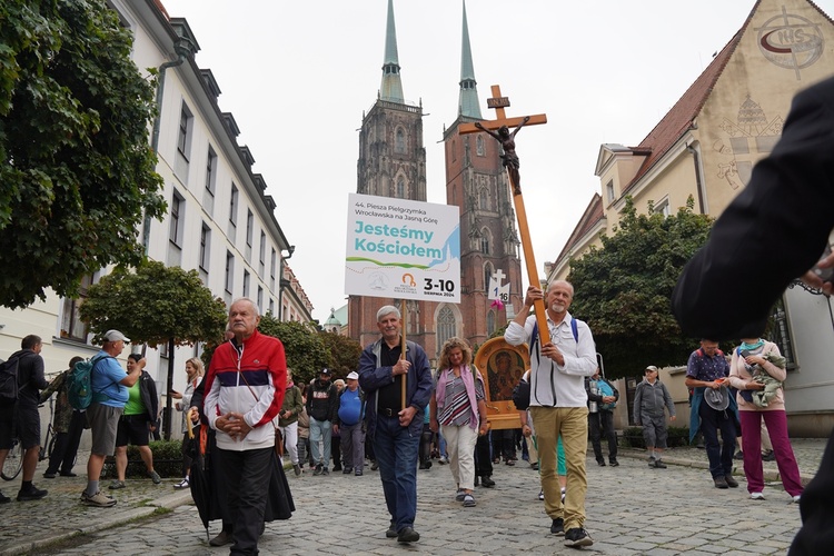 PPW 2024. Msza św. w katedrze wrocławskiej i początek drogi