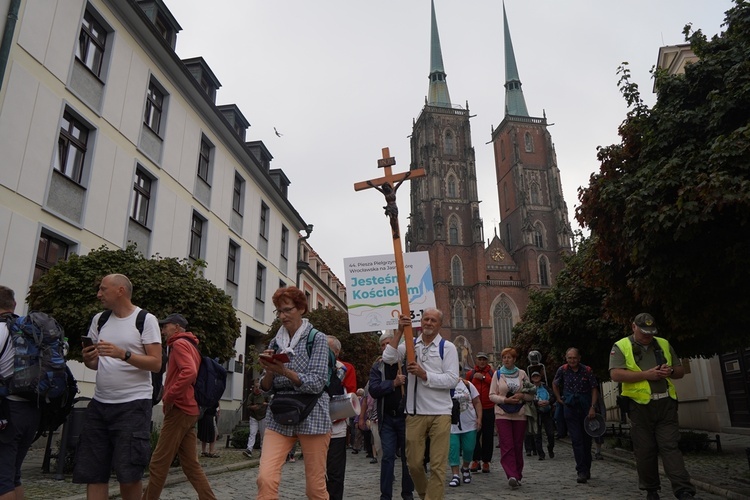 PPW 2024. Msza św. w katedrze wrocławskiej i początek drogi