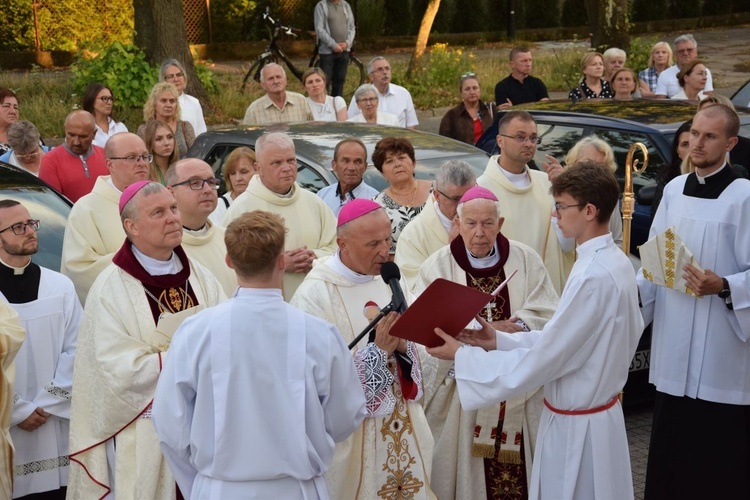 Poświęcenie pomnika Prymasa Tysiąclecia w Radomiu