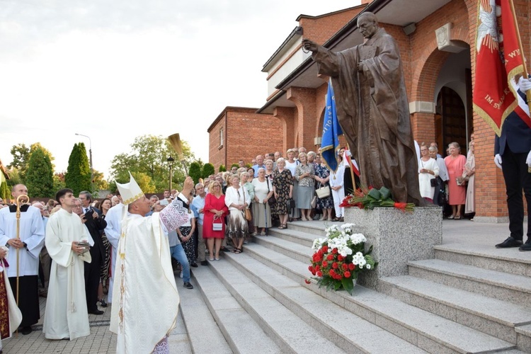 Poświęcenie pomnika Prymasa Tysiąclecia w Radomiu