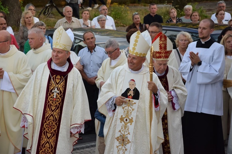 Poświęcenie pomnika Prymasa Tysiąclecia w Radomiu