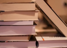 Papież: literatura kształci serce i umysł oraz otwiera na słuchanie