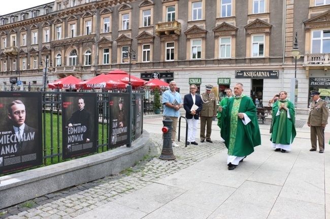 Wystawa pamięci kapelanów katyńskich