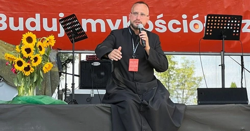 Tańczyłeś kiedyś pogo w sutannie, pod sceną Pol'and'Rock Festival?