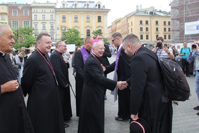 Wyjście 44. Pieszej Pielgrzymki Krakowskiej z Wawelu na Jasną Górę