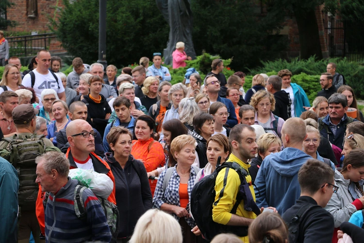 Płock. Wyjście pielgrzymki. Część I