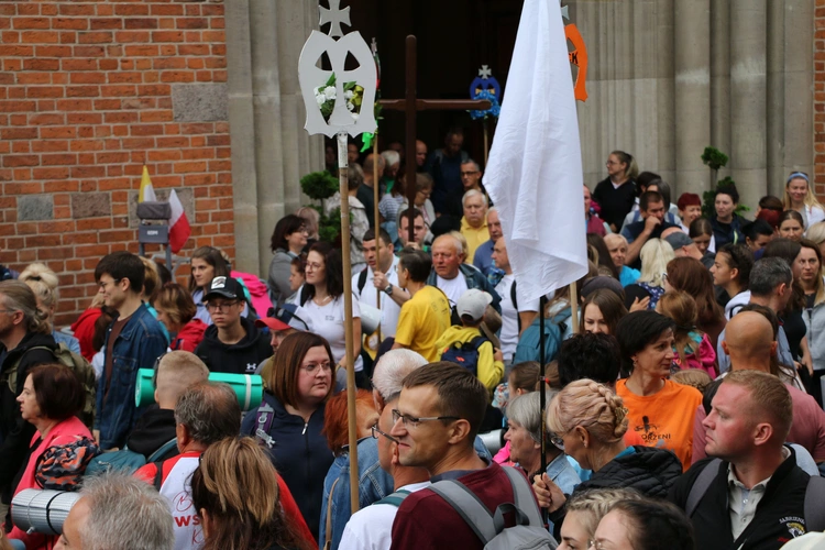 Płock. Wyjście pielgrzymki. Część I