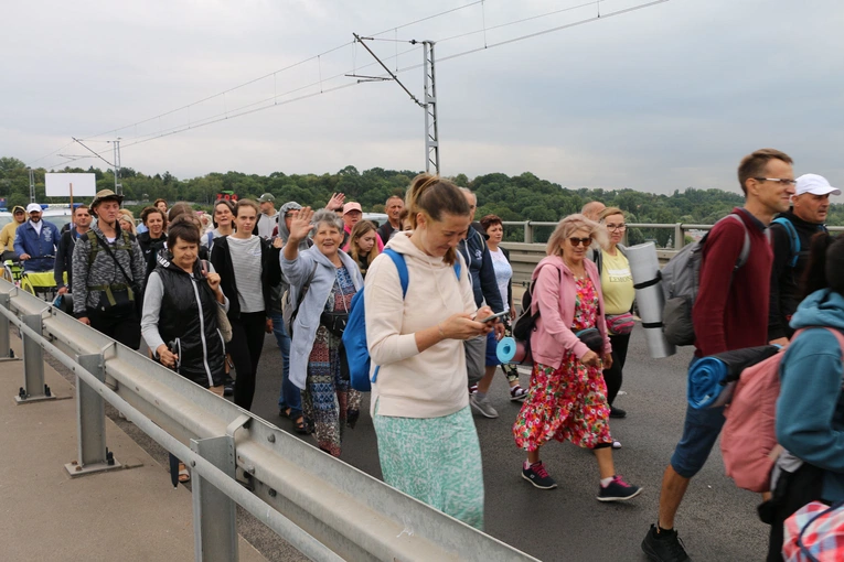Płock. Wyjście pielgrzymki. Część II